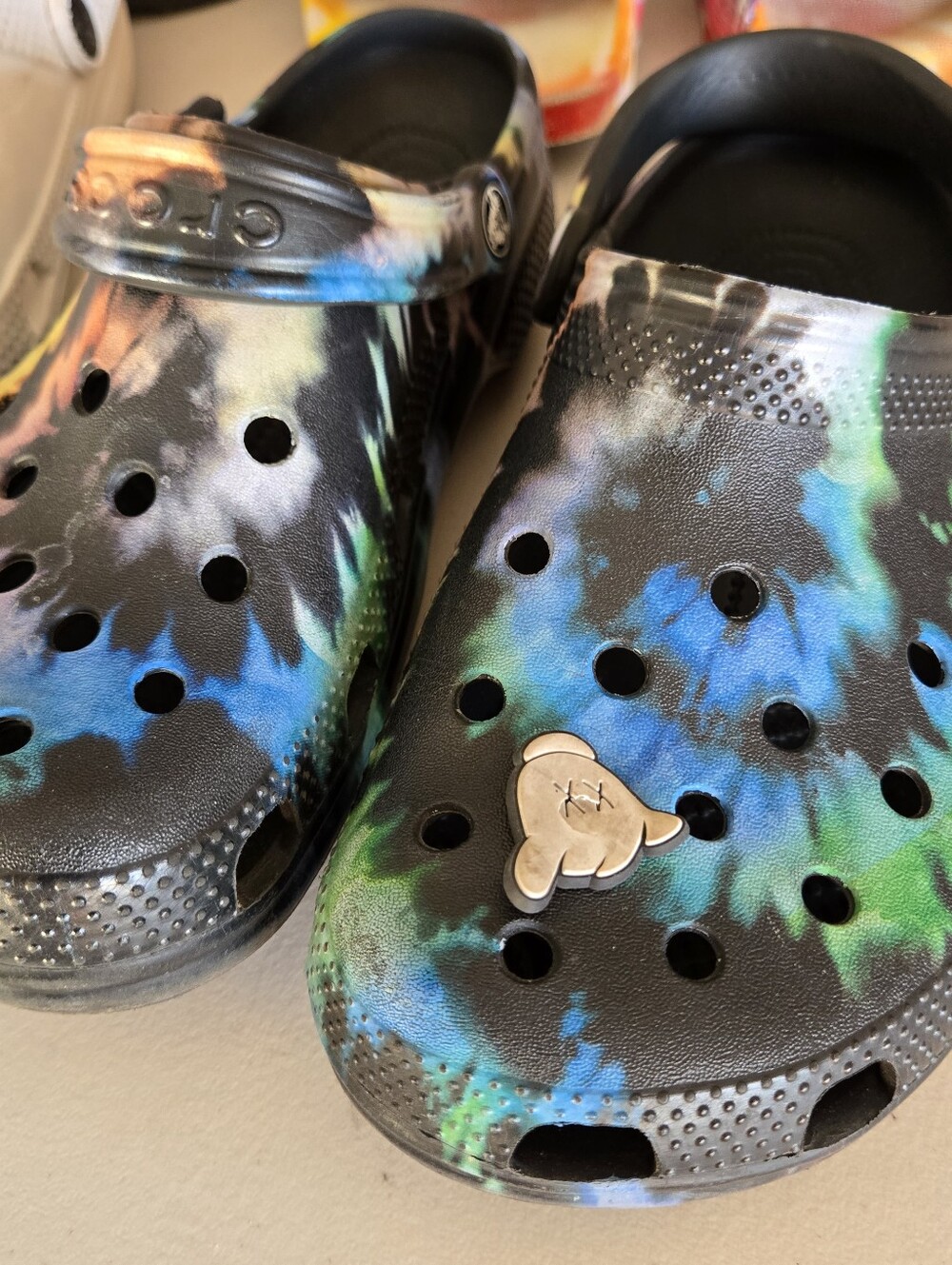 Size 9 - Four (4) Pairs Slides/Sandals CROCS - Picture 2 of 5